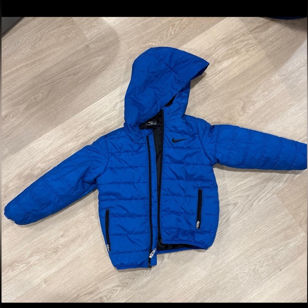 Nike lightweight puffer jacket EUC 3t